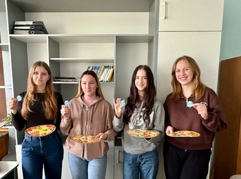 Інтерактивна гра «Приготуй свою супер піцу»