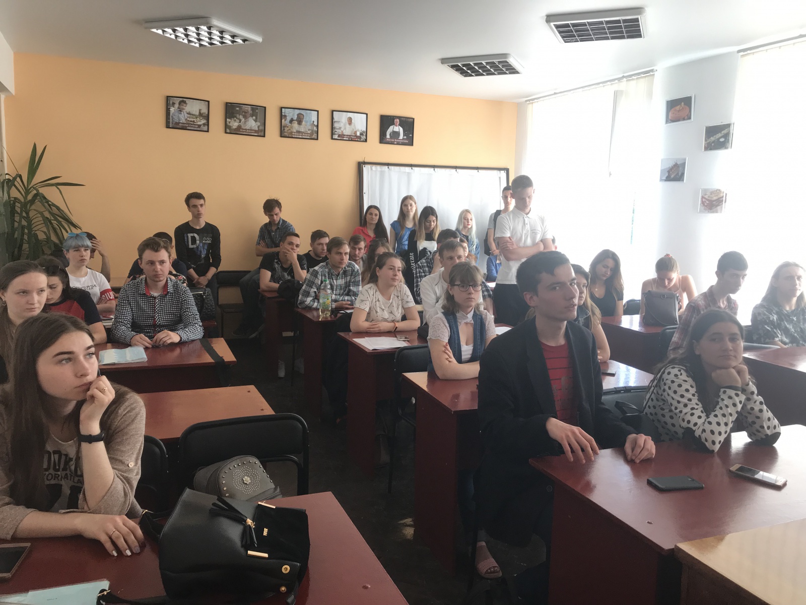 ПРАКТИЧНИЙ ДОСВІД РОБОТИ В СФЕРІ ОБСЛУГОВУВАННЯ