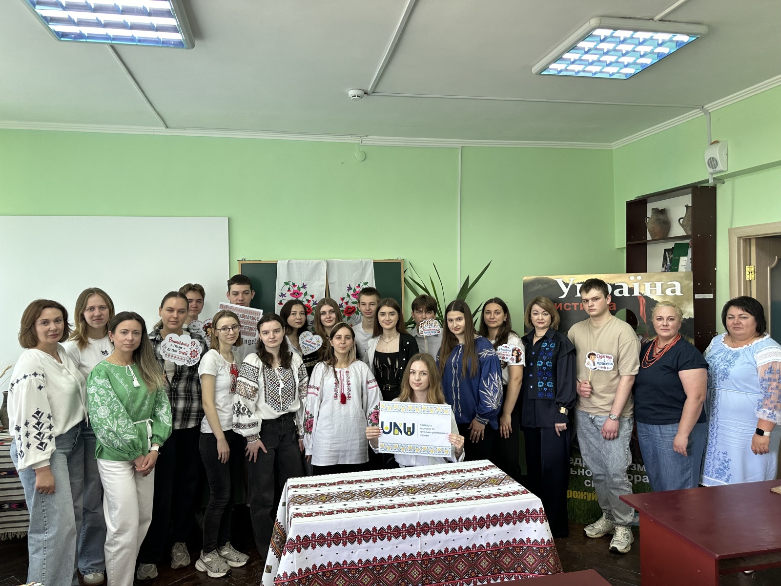 Майстерня сенсів «Символіка української вишиванки»: традиції, закодовані у візерунках